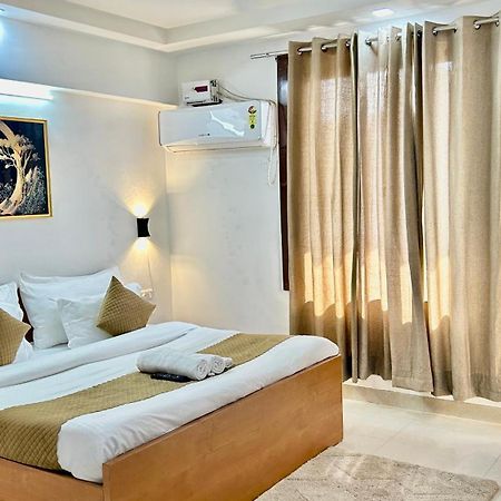 Aura Luxury Studio I Couple Friendly I Near Golf Course Road, Sector 57, Gurgaon Eksteriør bilde