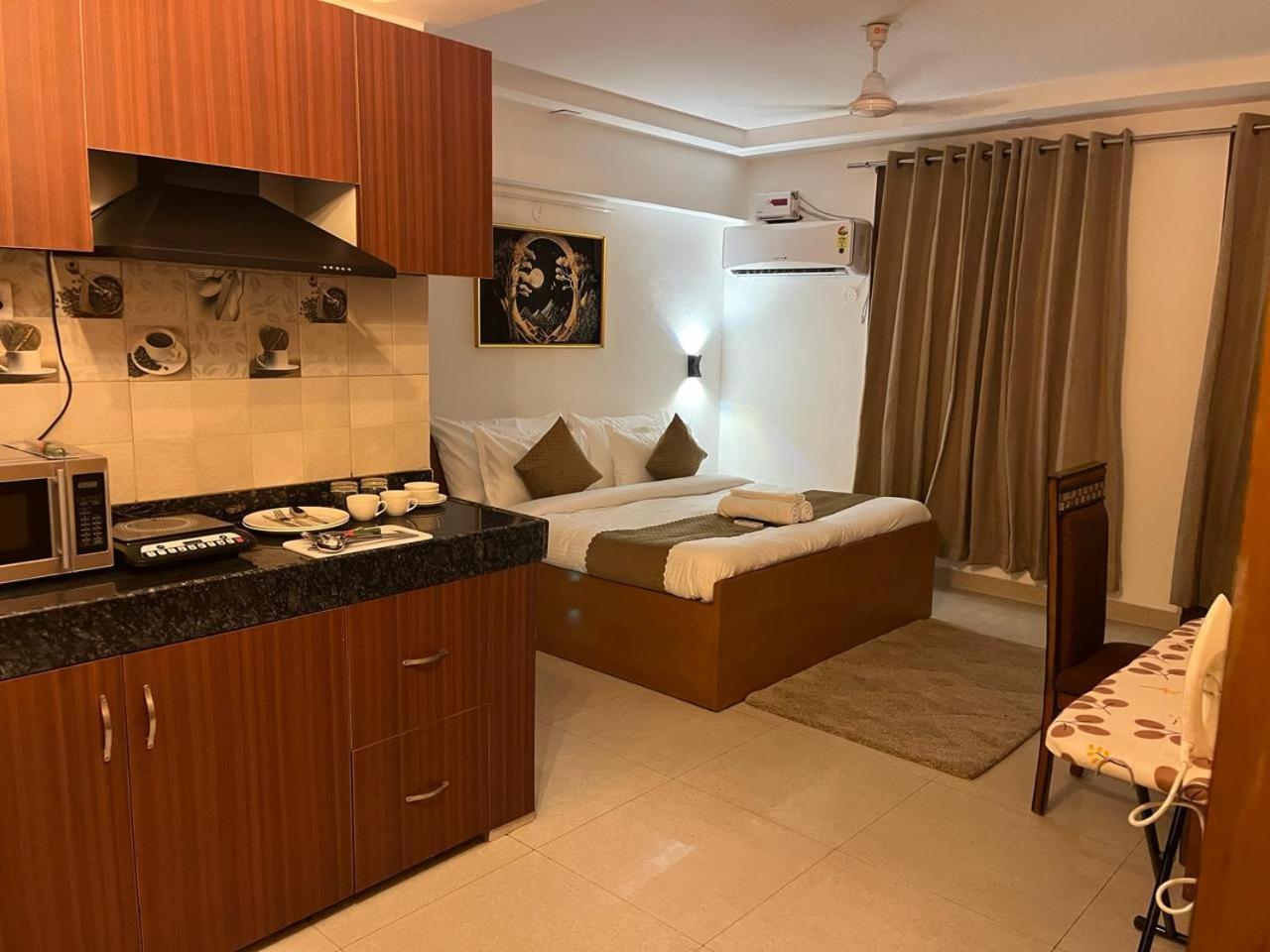 Aura Luxury Studio I Couple Friendly I Near Golf Course Road, Sector 57, Gurgaon Eksteriør bilde