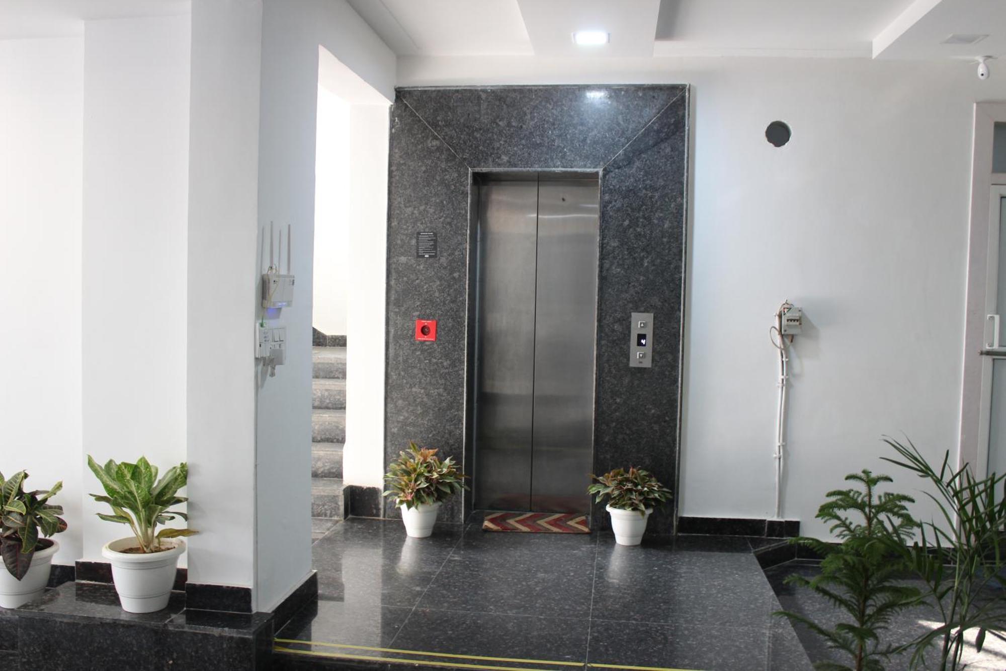 Aura Luxury Studio I Couple Friendly I Near Golf Course Road, Sector 57, Gurgaon Eksteriør bilde
