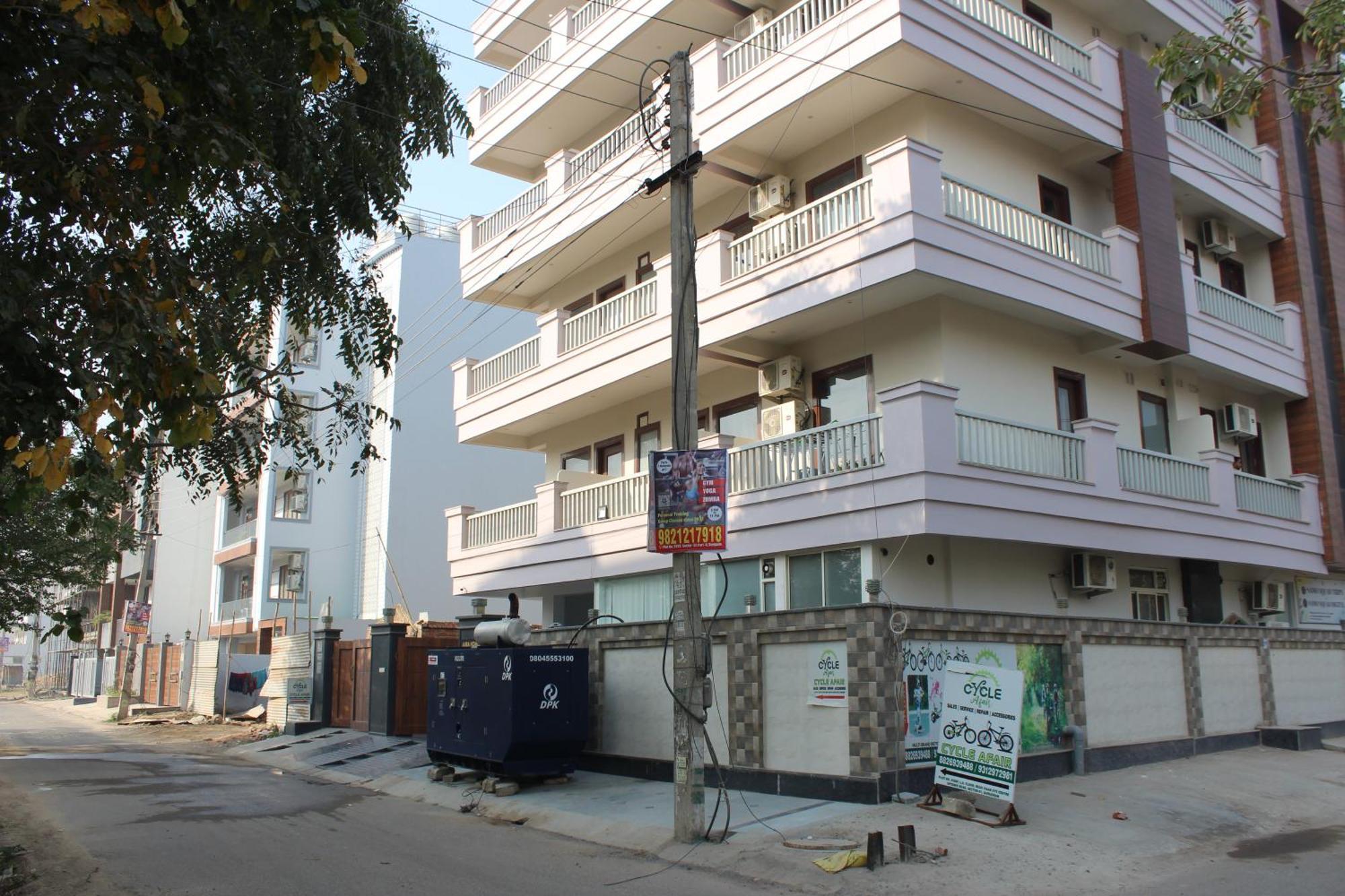 Aura Luxury Studio I Couple Friendly I Near Golf Course Road, Sector 57, Gurgaon Eksteriør bilde