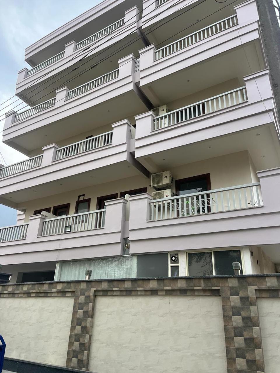 Aura Luxury Studio I Couple Friendly I Near Golf Course Road, Sector 57, Gurgaon Eksteriør bilde
