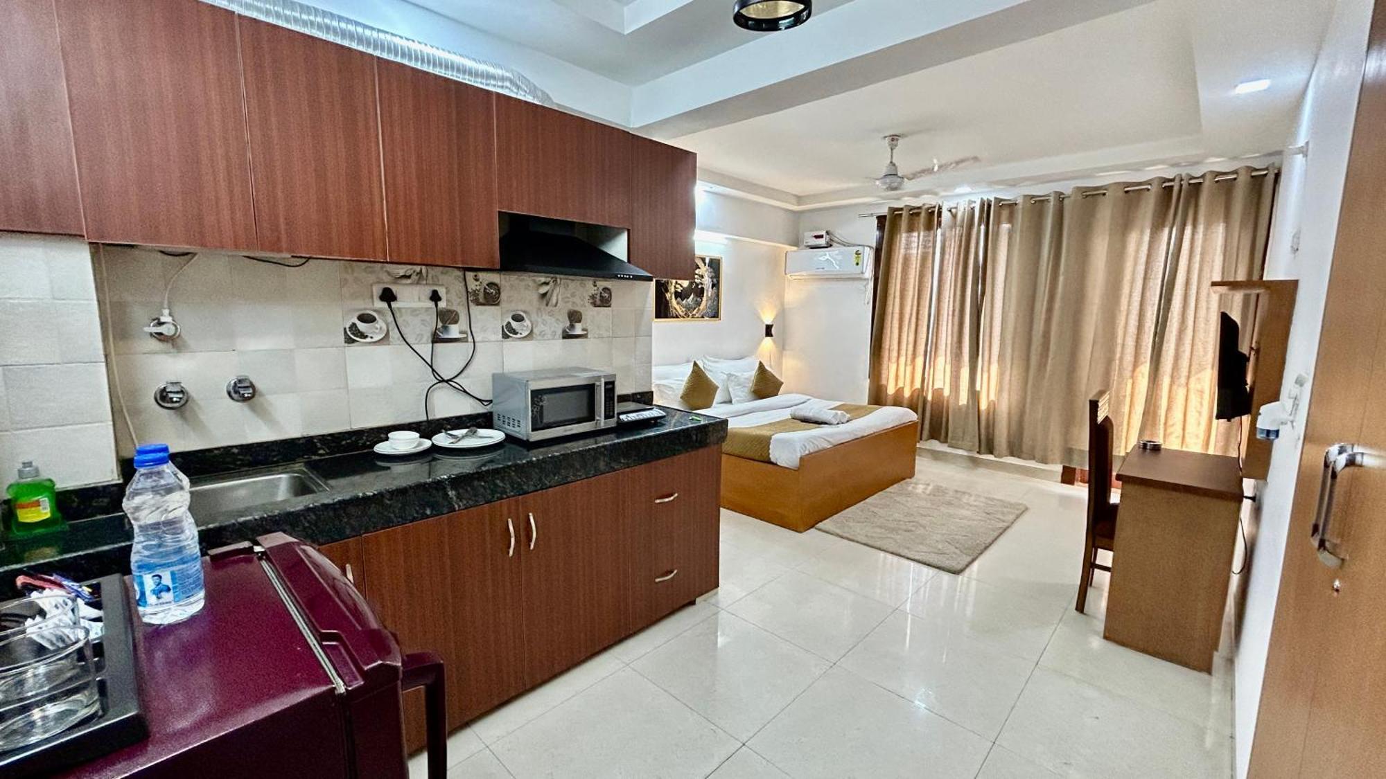 Aura Luxury Studio I Couple Friendly I Near Golf Course Road, Sector 57, Gurgaon Eksteriør bilde
