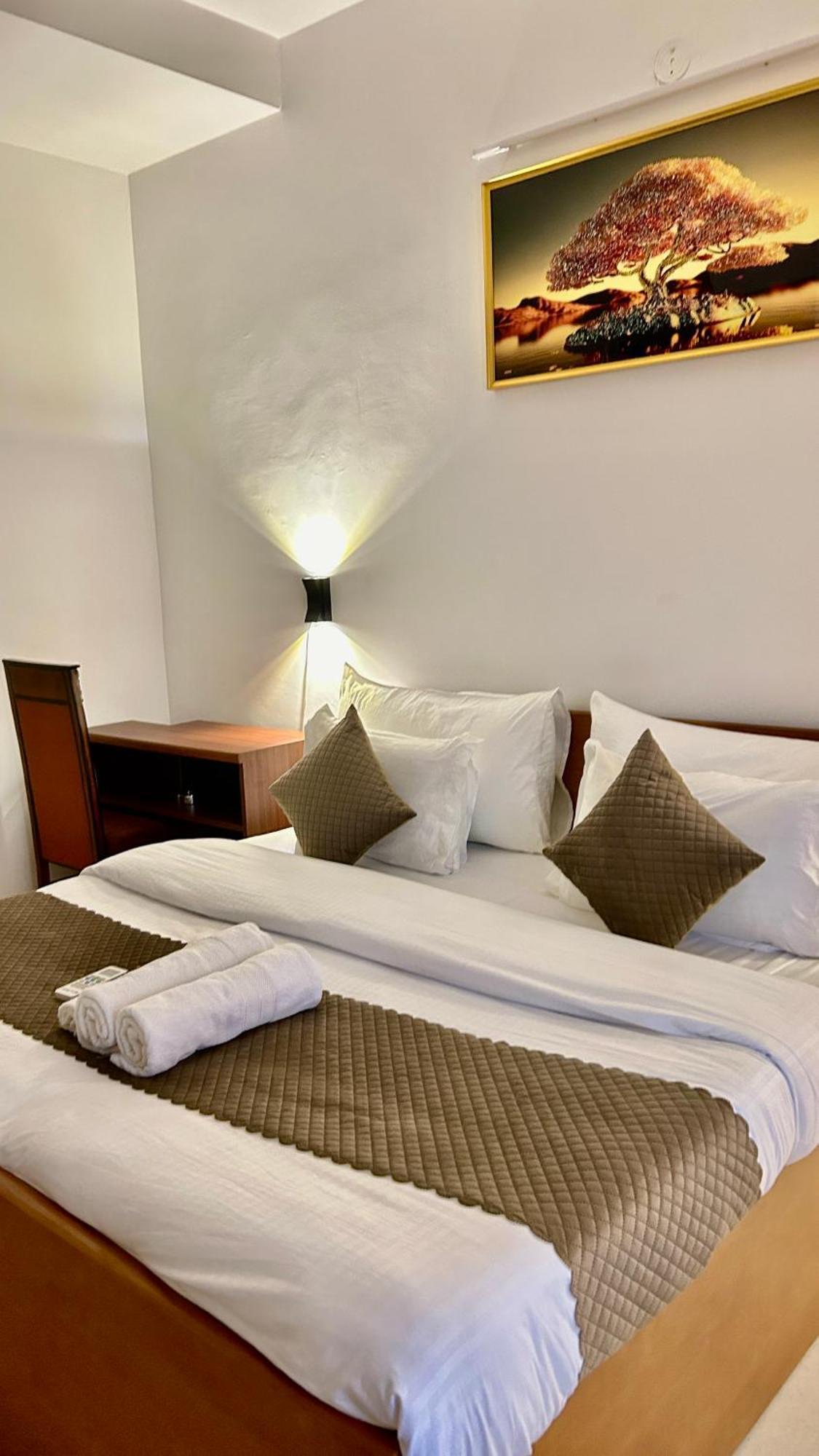 Aura Luxury Studio I Couple Friendly I Near Golf Course Road, Sector 57, Gurgaon Eksteriør bilde