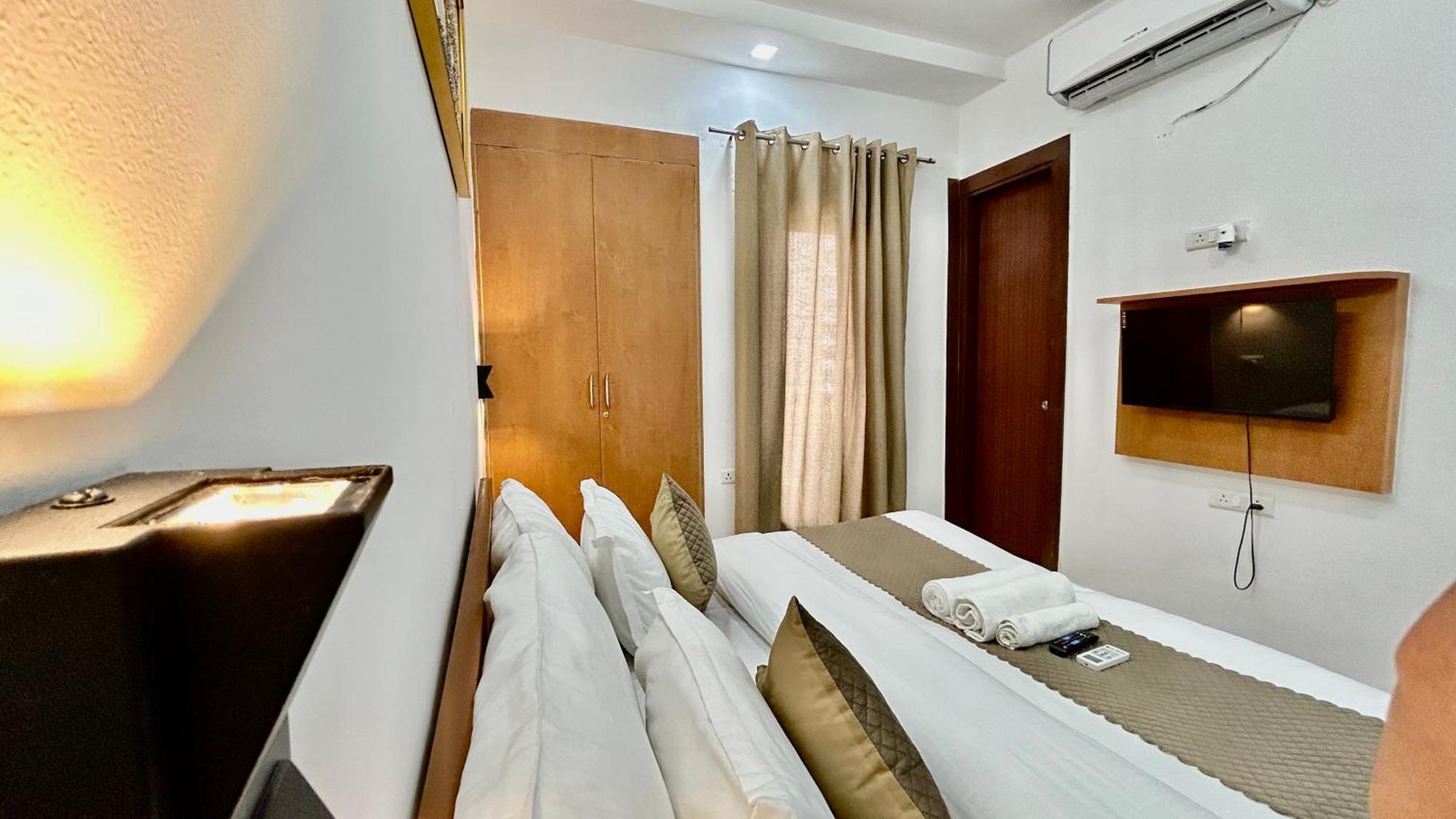 Aura Luxury Studio I Couple Friendly I Near Golf Course Road, Sector 57, Gurgaon Eksteriør bilde