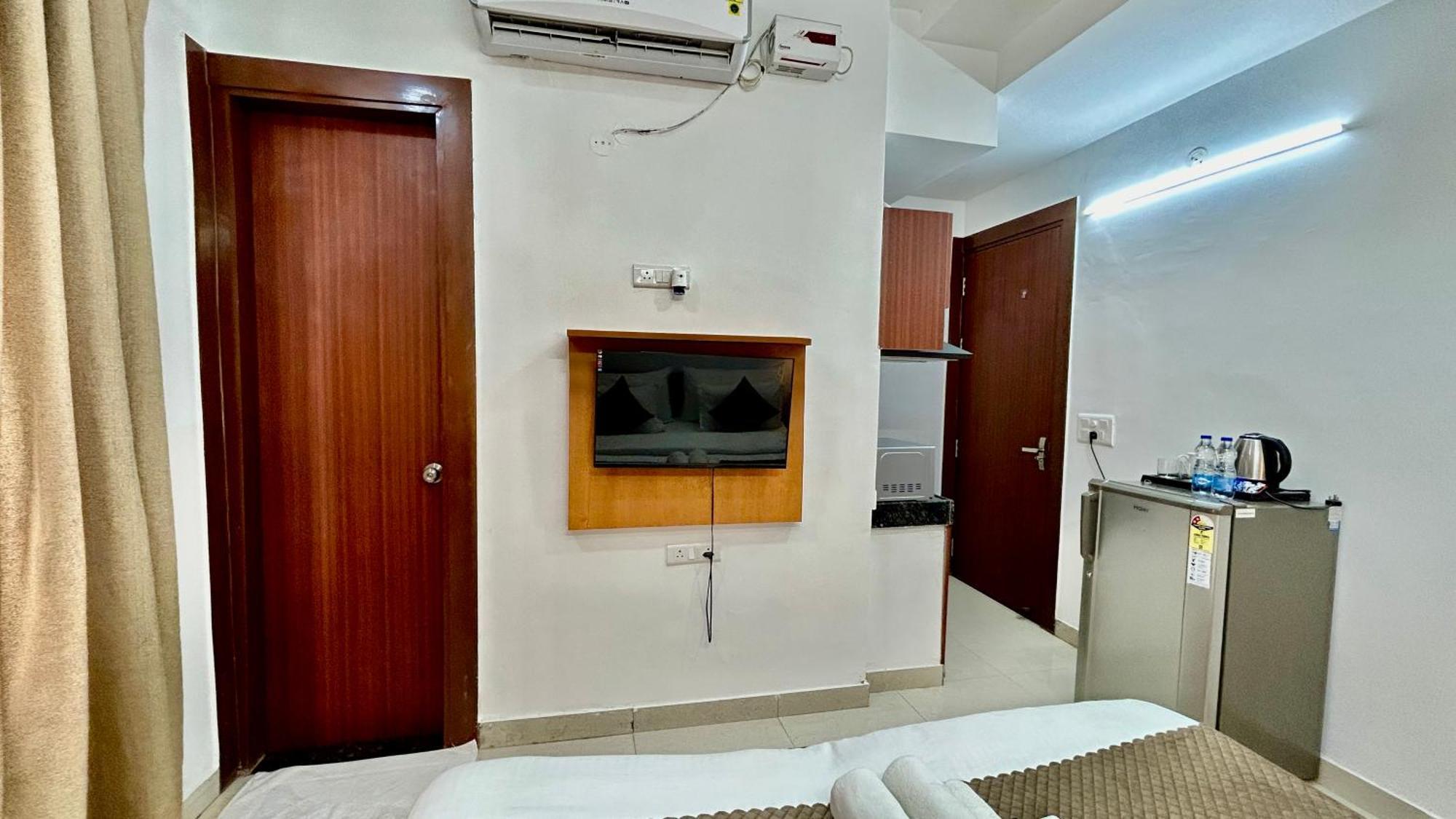 Aura Luxury Studio I Couple Friendly I Near Golf Course Road, Sector 57, Gurgaon Eksteriør bilde