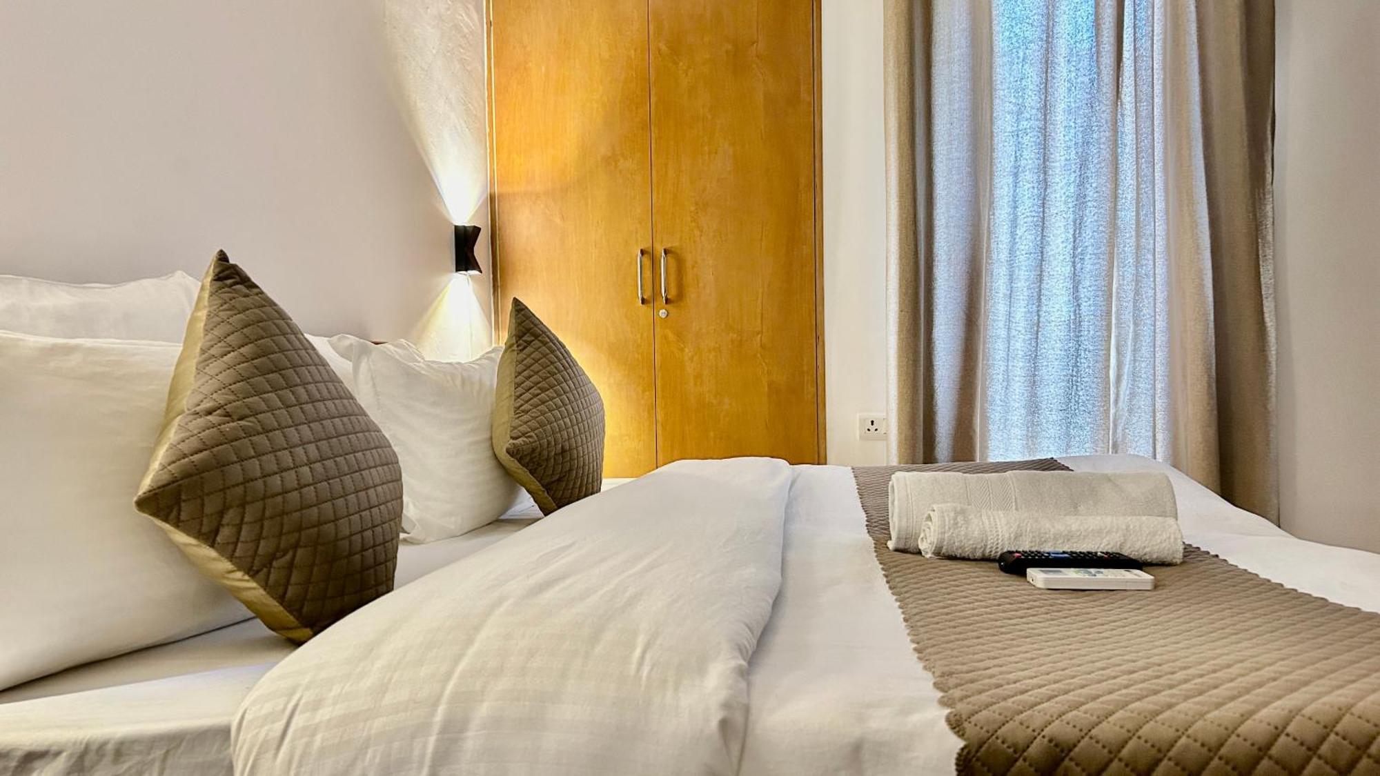 Aura Luxury Studio I Couple Friendly I Near Golf Course Road, Sector 57, Gurgaon Eksteriør bilde