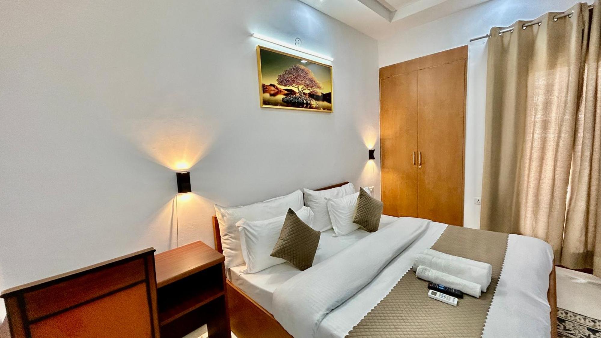Aura Luxury Studio I Couple Friendly I Near Golf Course Road, Sector 57, Gurgaon Eksteriør bilde