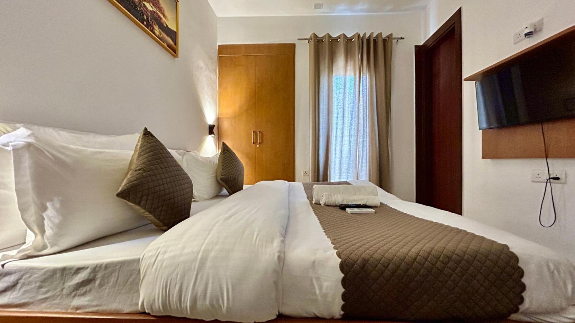 Aura Luxury Studio I Couple Friendly I Near Golf Course Road, Sector 57, Gurgaon Eksteriør bilde