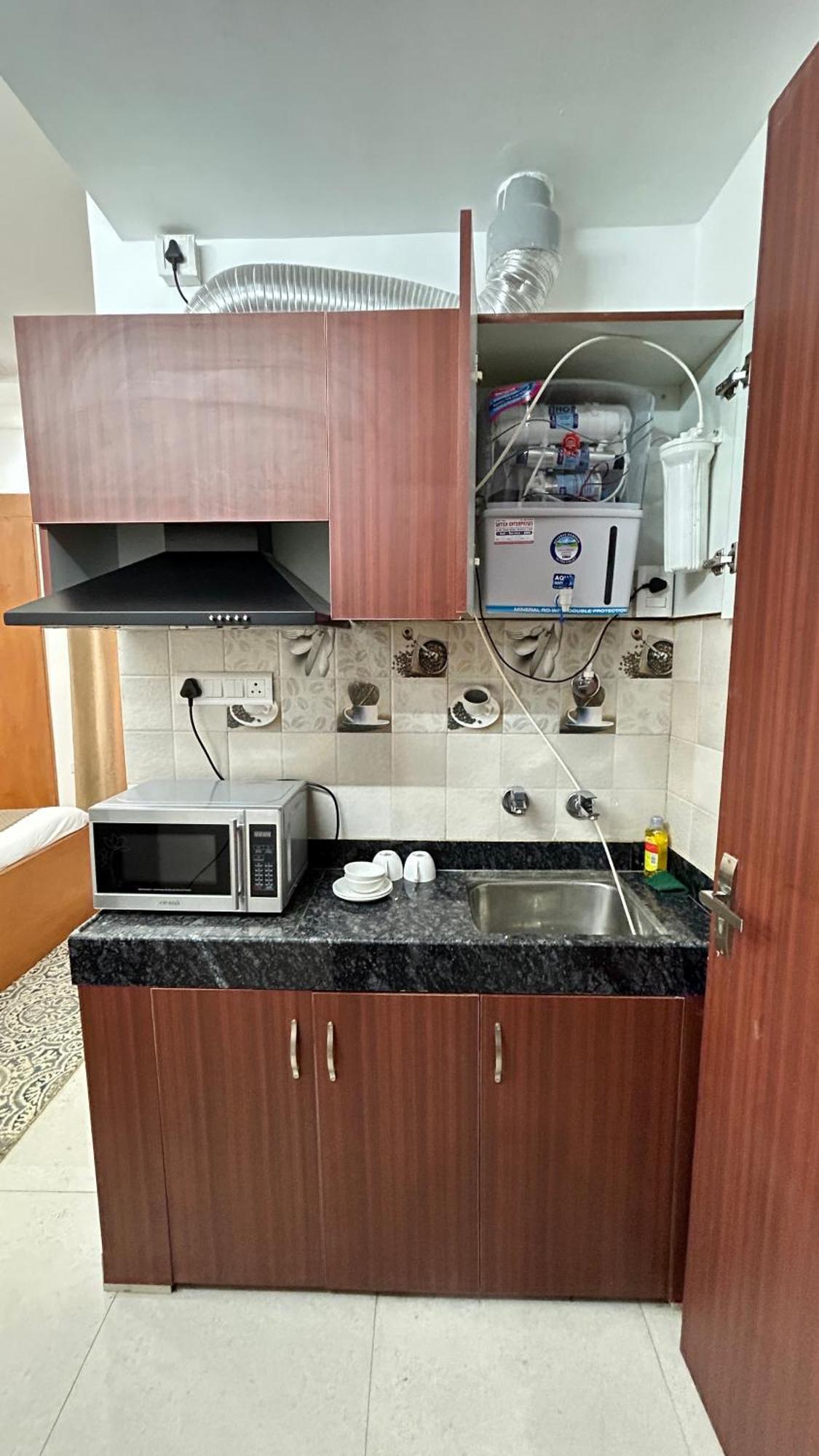 Aura Luxury Studio I Couple Friendly I Near Golf Course Road, Sector 57, Gurgaon Eksteriør bilde
